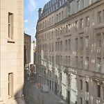 Prime Soho 3-Bedroom Apartment Steps From Piccadilly And Chinatown 3Gh