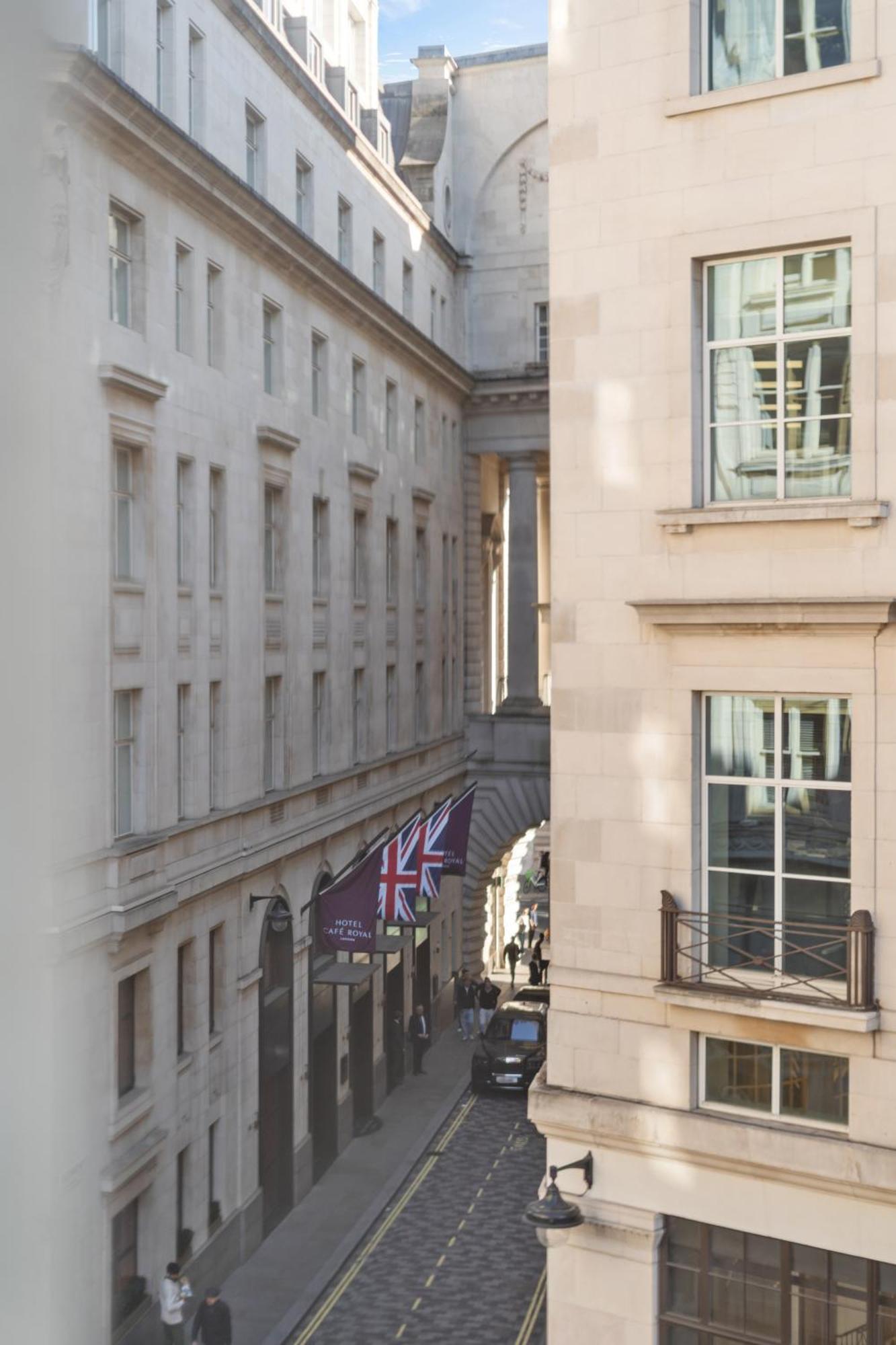 Prime Soho 3-bedroom Steps From Piccadilly And Chinatown 3gh Apartment