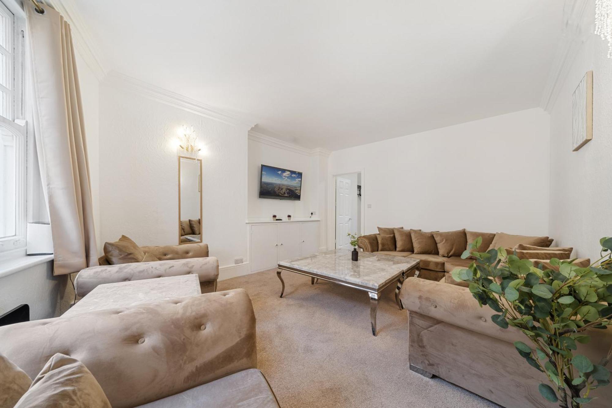 Prime Soho 3-bedroom Steps From Piccadilly And Chinatown 3gh Appartamento *