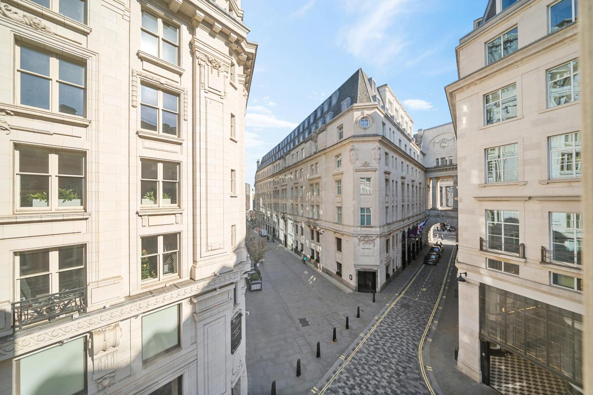 Prime Soho 3-bedroom Steps From Piccadilly And Chinatown 3gh *